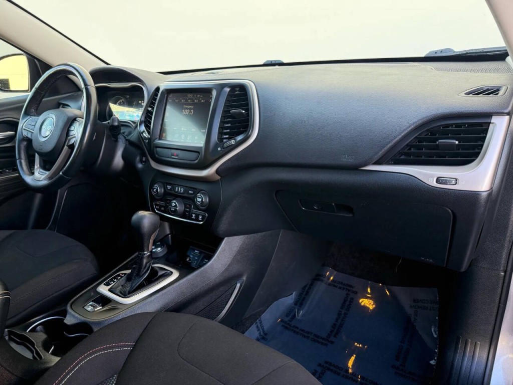 2017 Jeep Cherokee Image 19