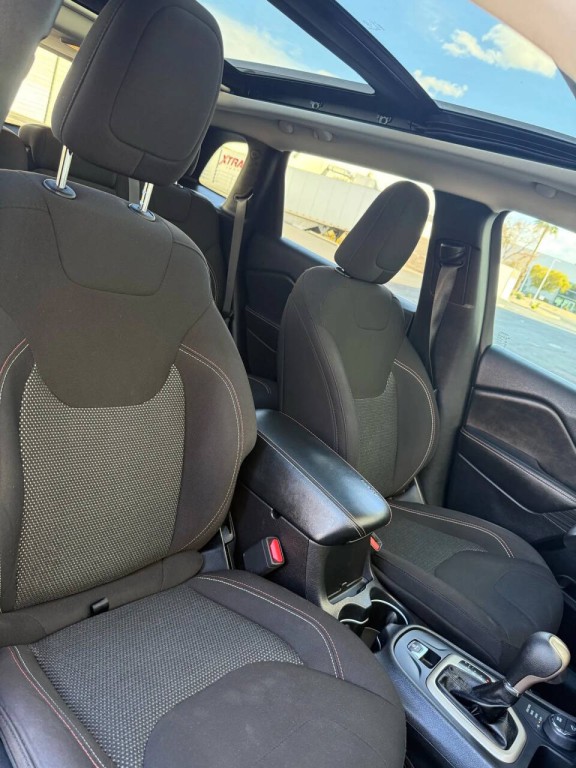 2017 Jeep Cherokee Image 20