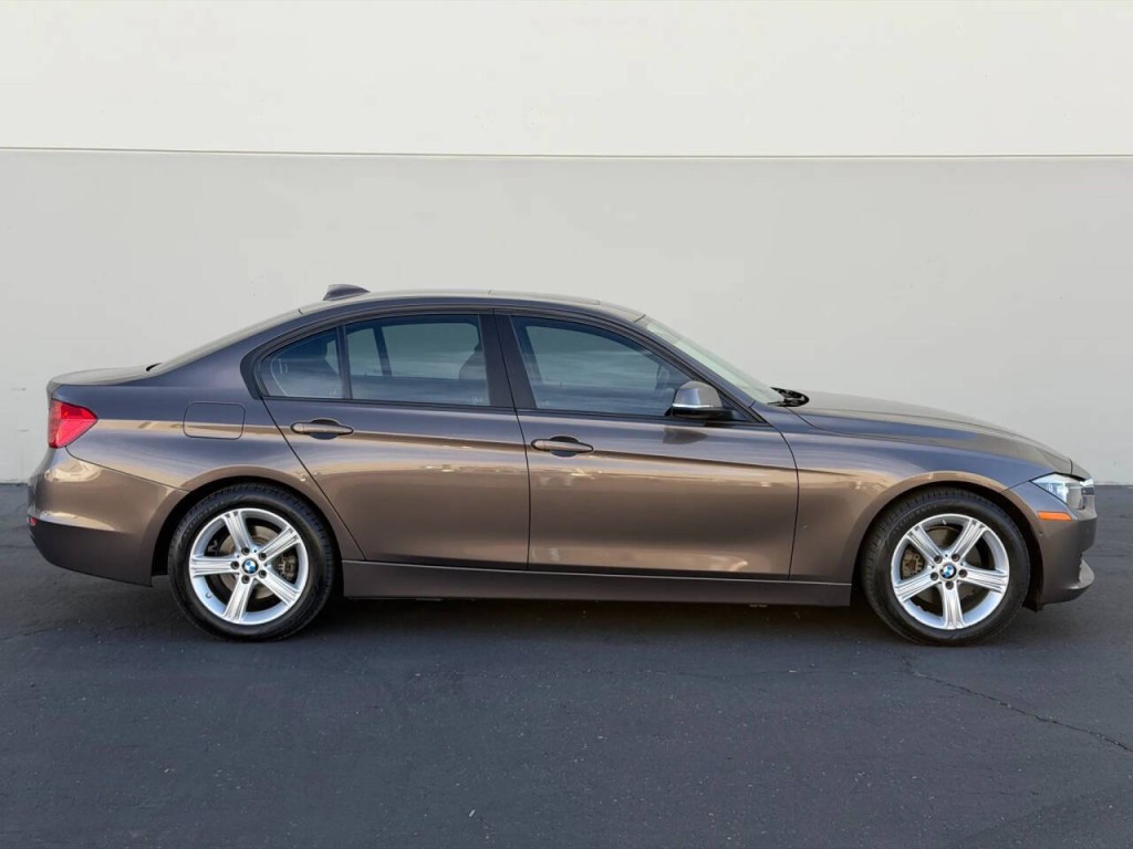 2013 BMW 3 Series Image 4