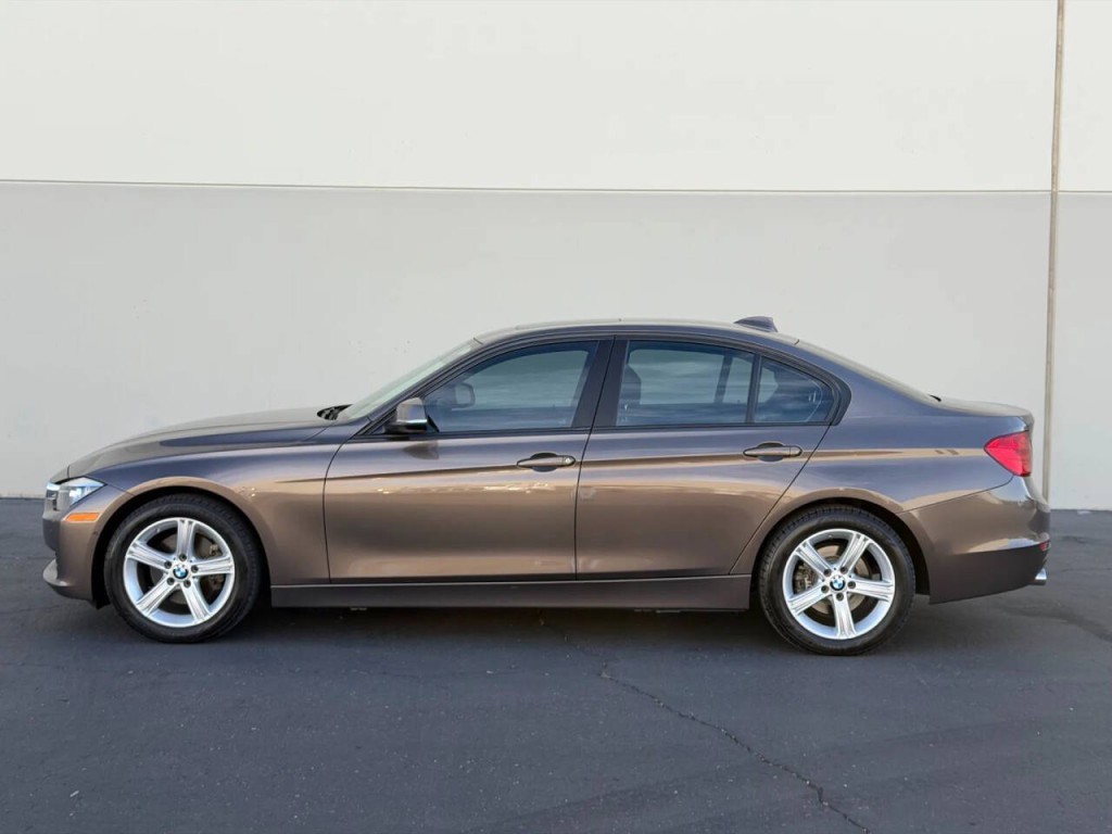 2013 BMW 3 Series Image 5