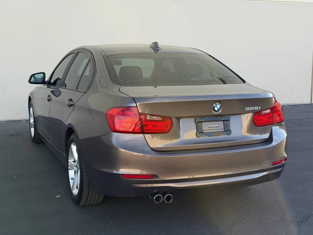 2013 BMW 3 Series Image 6