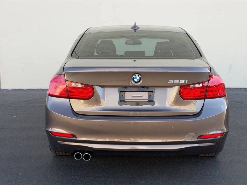 2013 BMW 3 Series Image 7