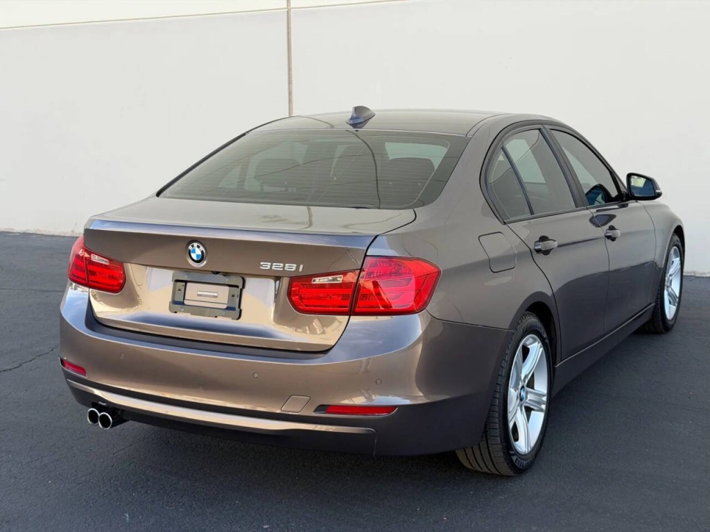 2013 BMW 3 Series Image 8