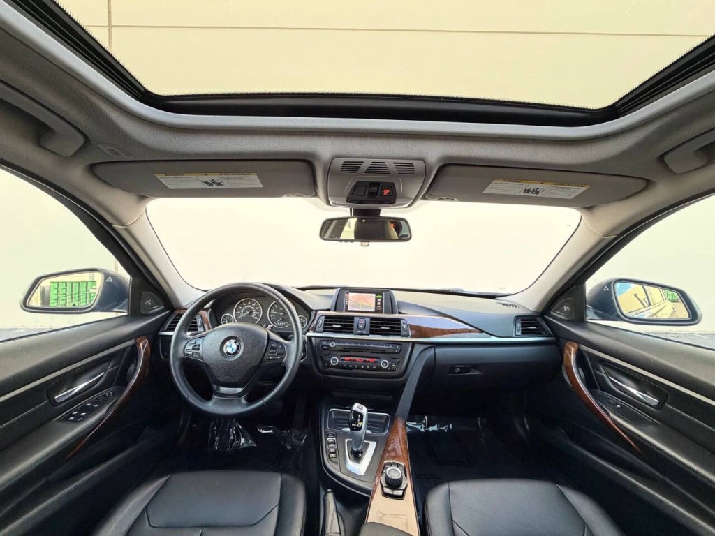 2013 BMW 3 Series Image 11