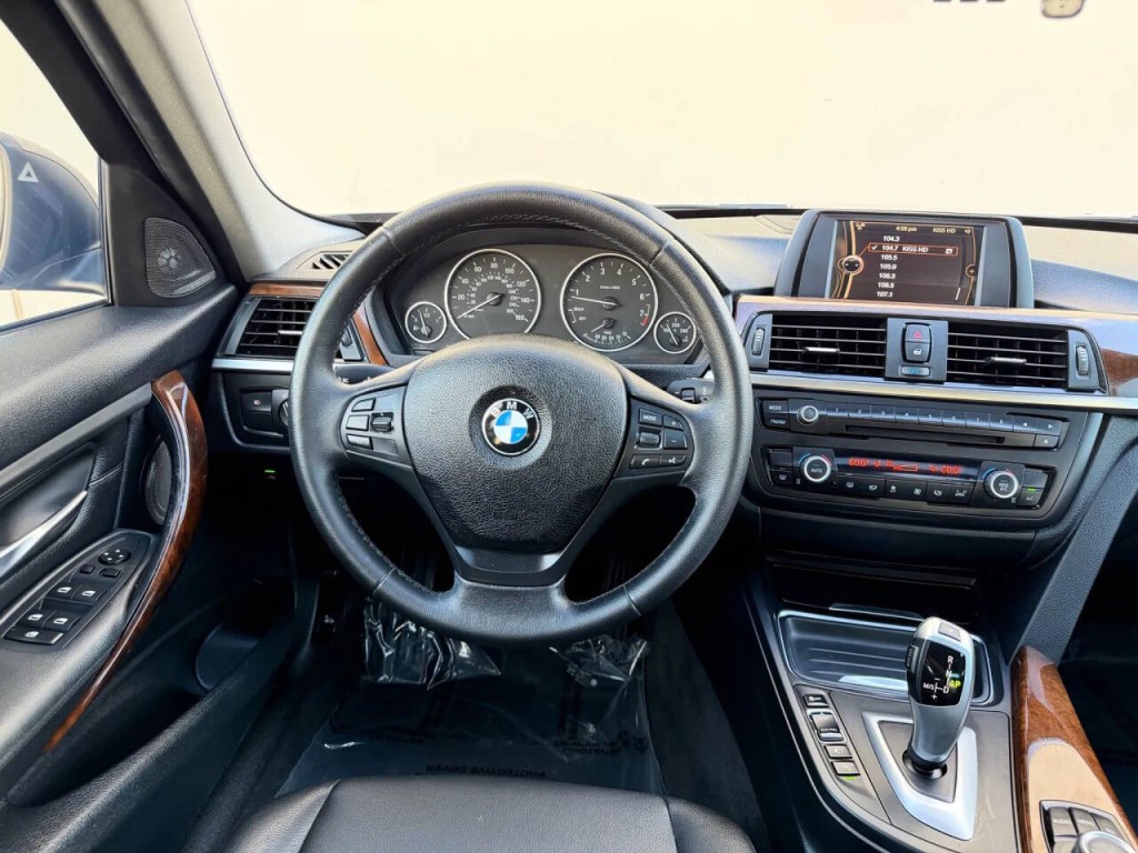 2013 BMW 3 Series Image 13