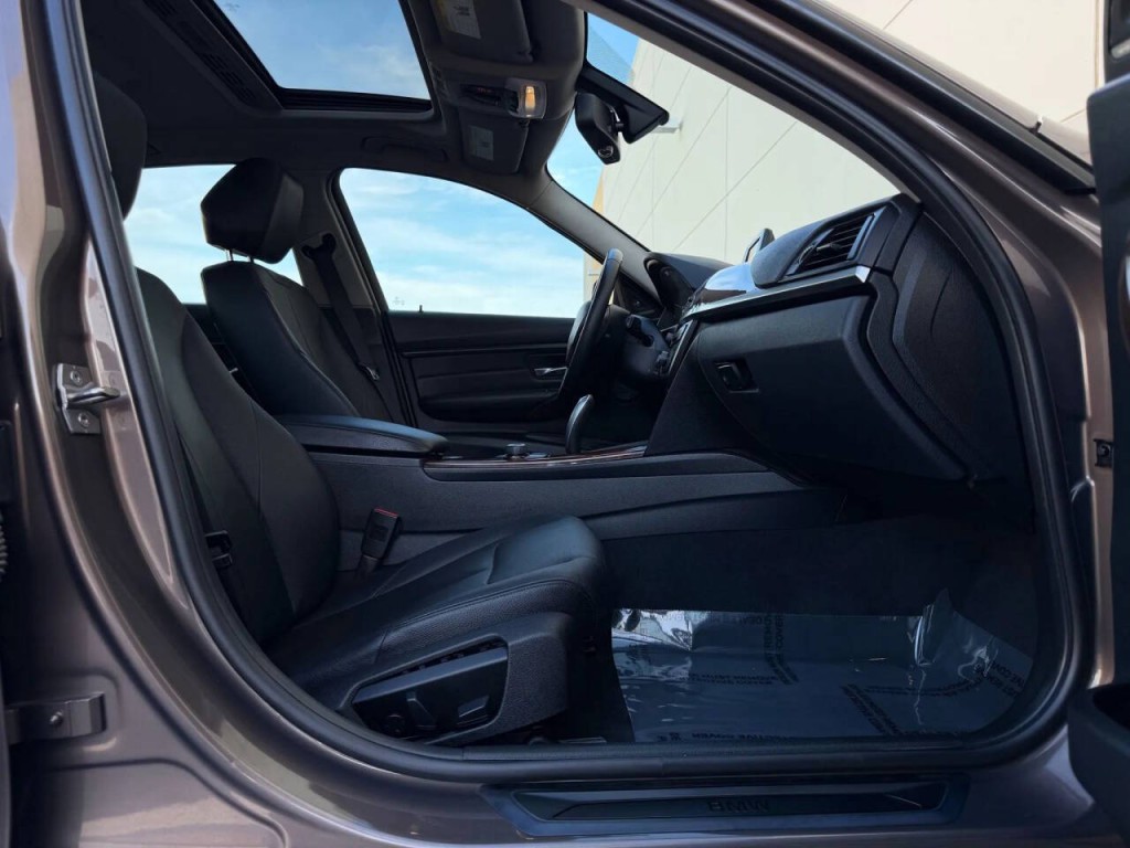 2013 BMW 3 Series Image 18