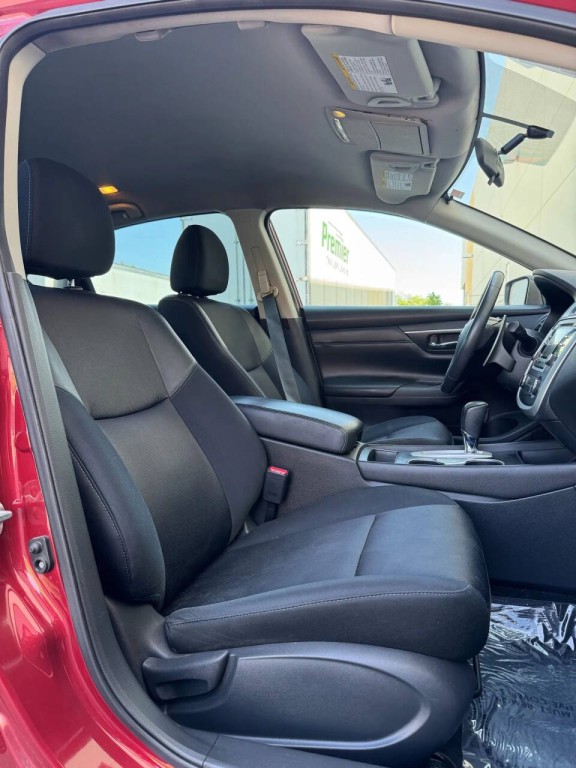 2017 Nissan Altima Image 16