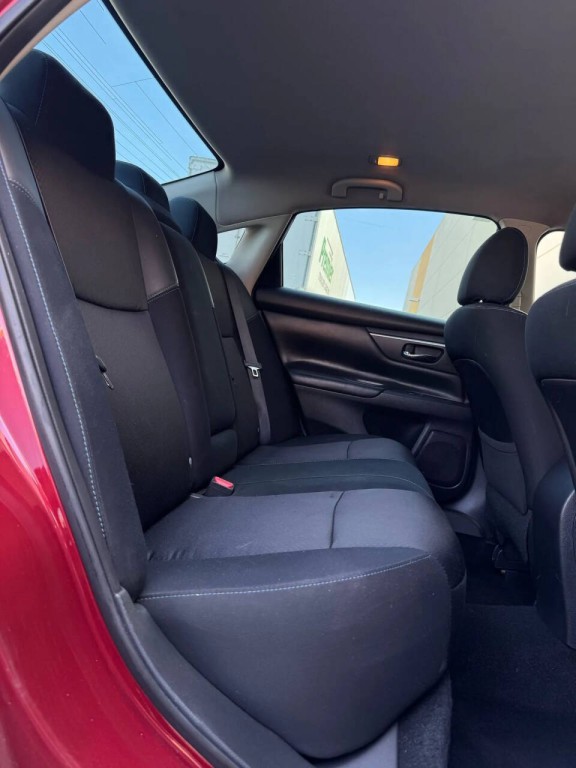 2017 Nissan Altima Image 18