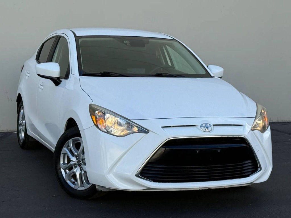 2017 Toyota Yaris Image 1
