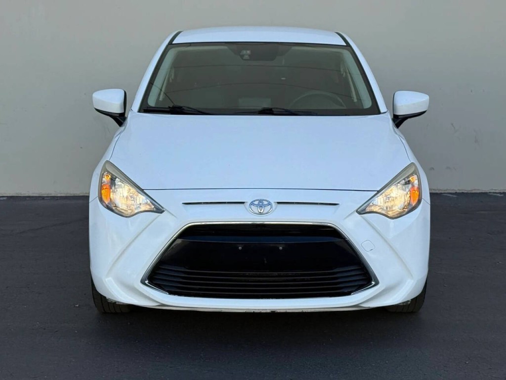 2017 Toyota Yaris Image 2