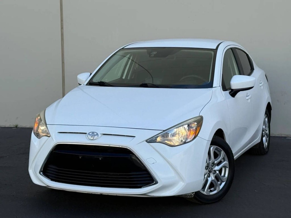 2017 Toyota Yaris Image 3