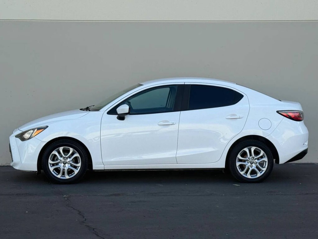 2017 Toyota Yaris Image 5