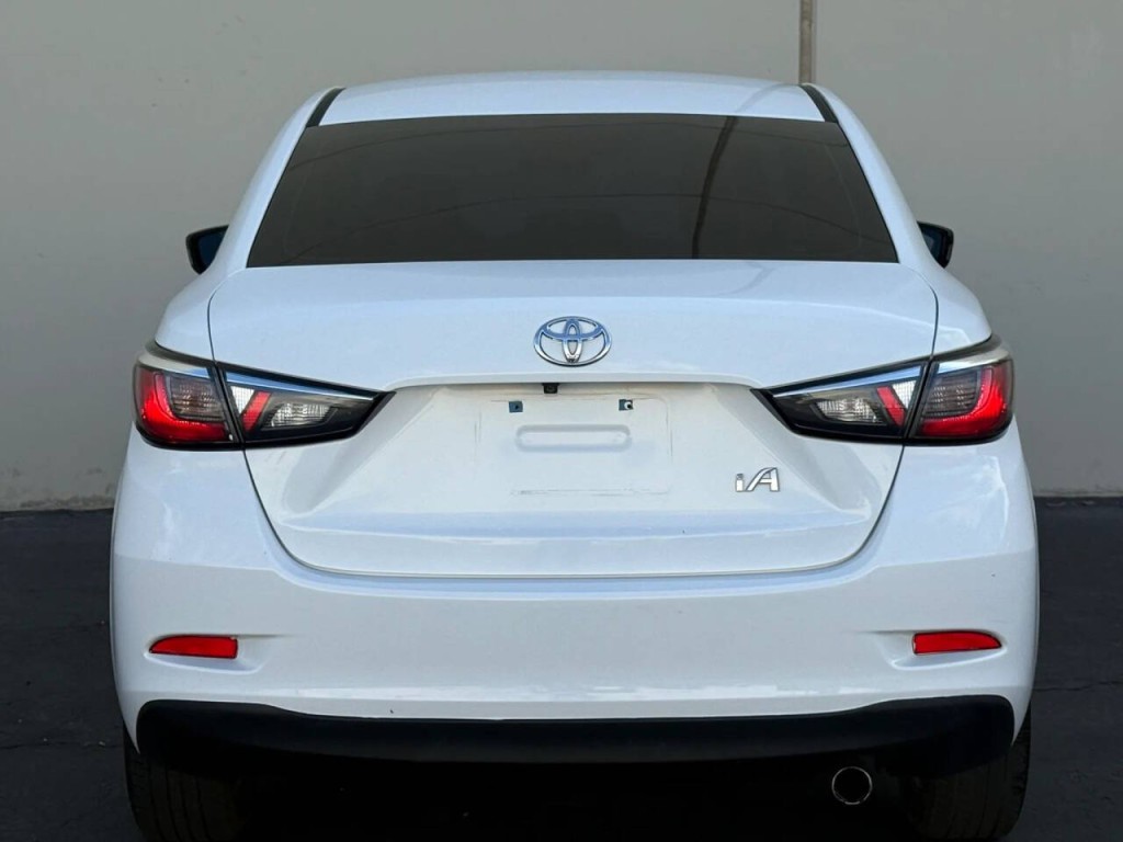 2017 Toyota Yaris Image 7