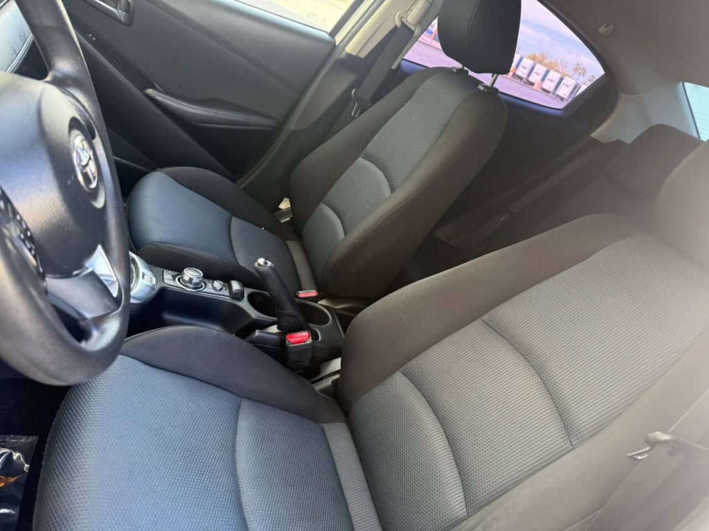 2017 Toyota Yaris Image 10