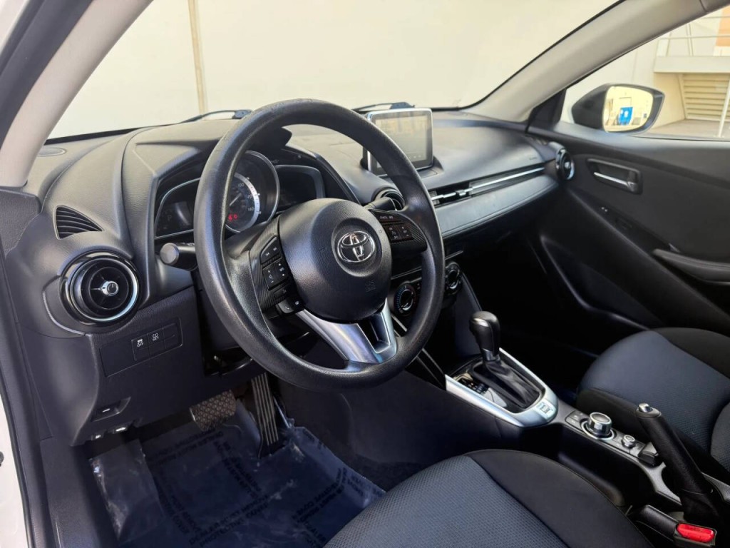 2017 Toyota Yaris Image 11