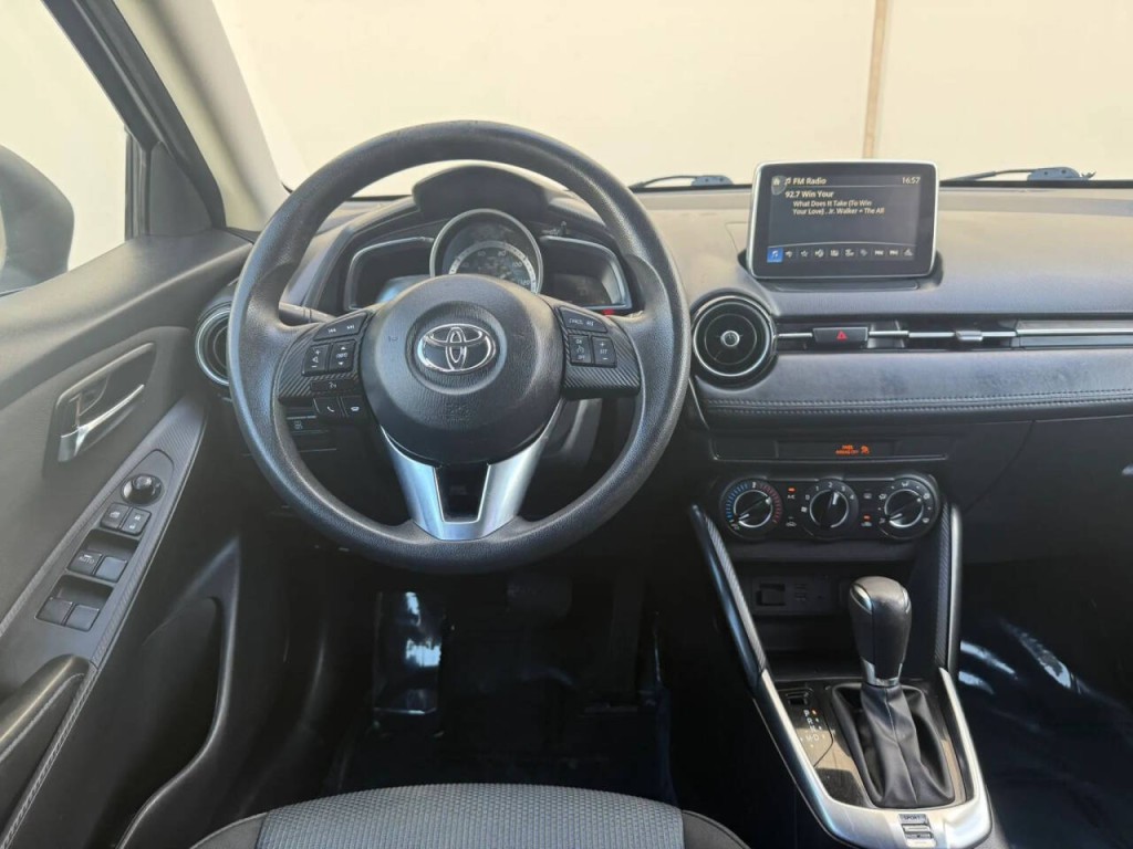 2017 Toyota Yaris Image 12
