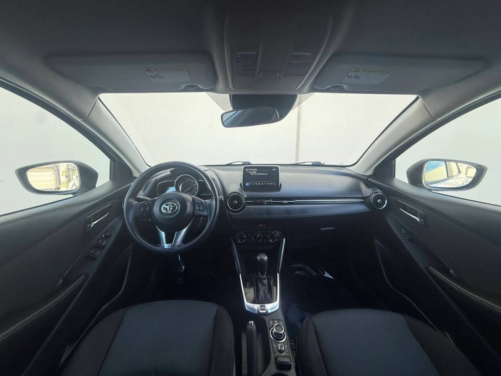 2017 Toyota Yaris Image 13