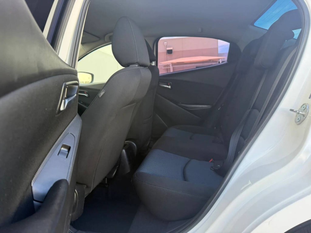 2017 Toyota Yaris Image 14