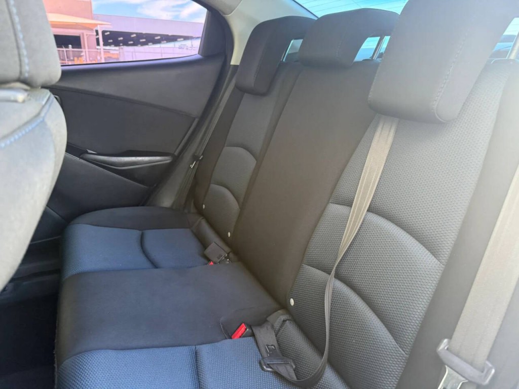 2017 Toyota Yaris Image 15