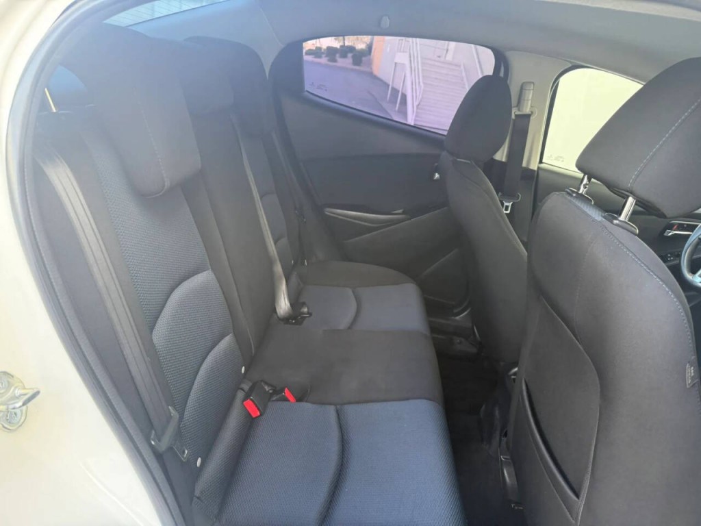 2017 Toyota Yaris Image 17