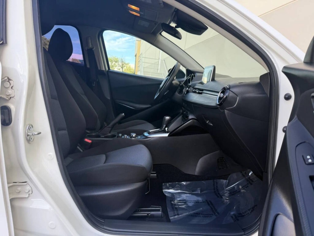 2017 Toyota Yaris Image 18