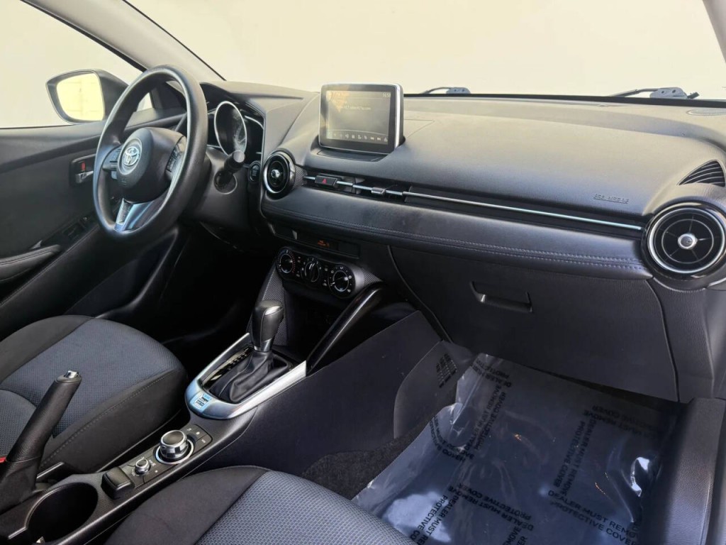 2017 Toyota Yaris Image 20