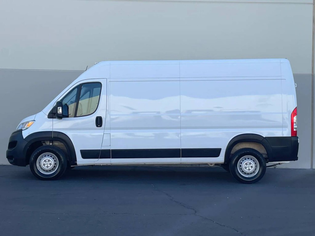 2025 RAM Promaster Image 4