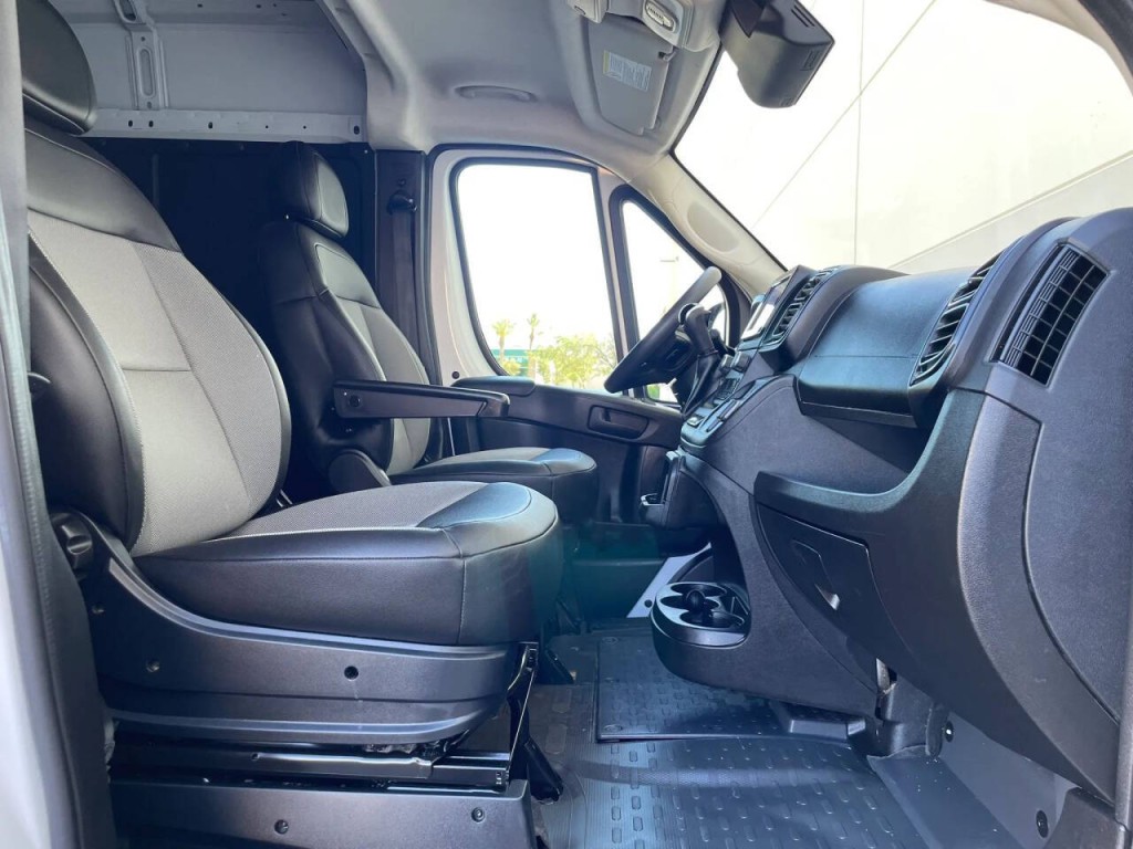 2025 RAM Promaster Image 17