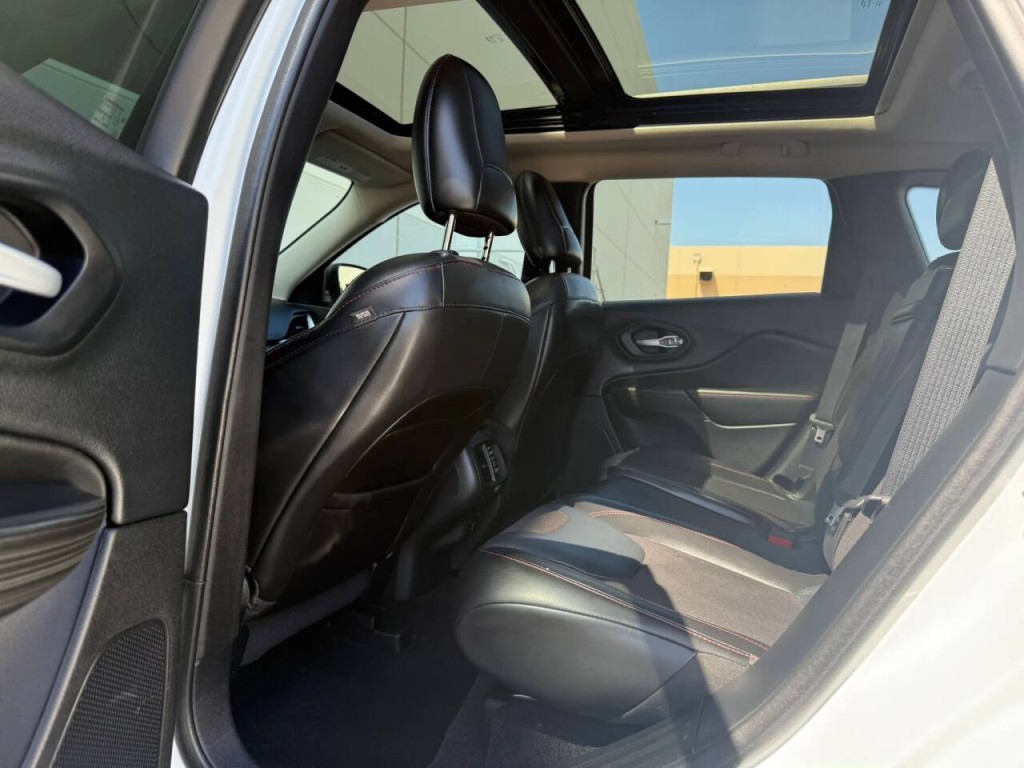 2015 Jeep Cherokee Image 12