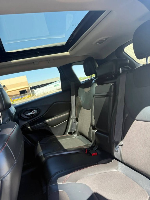 2015 Jeep Cherokee Image 13