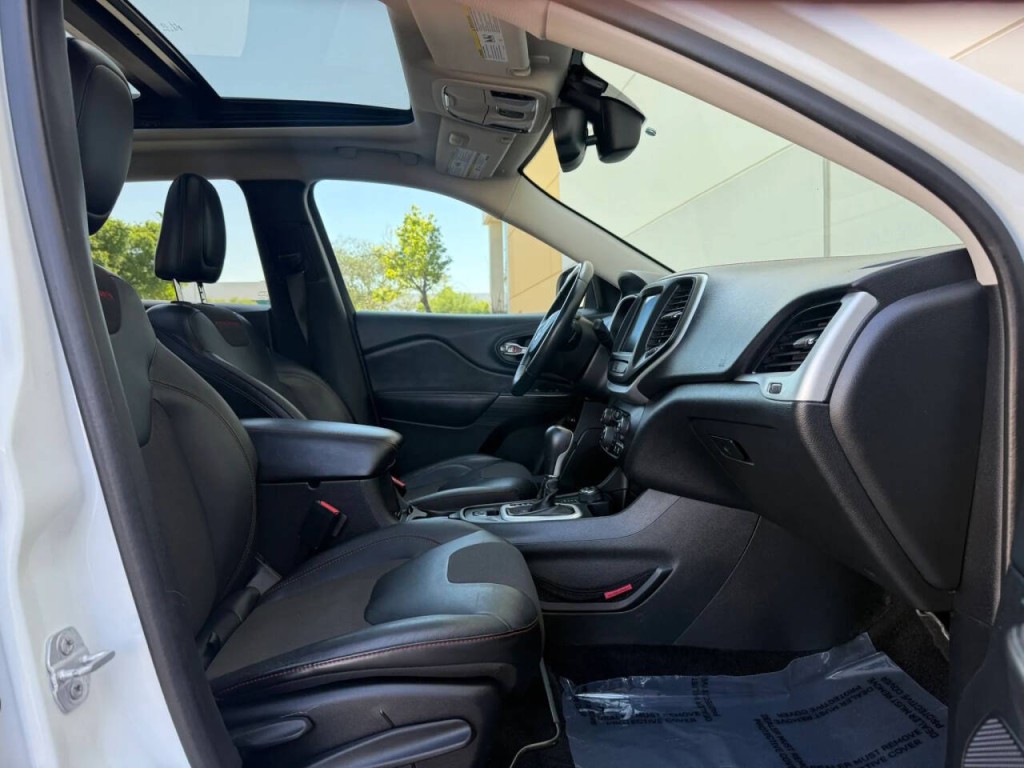 2015 Jeep Cherokee Image 16
