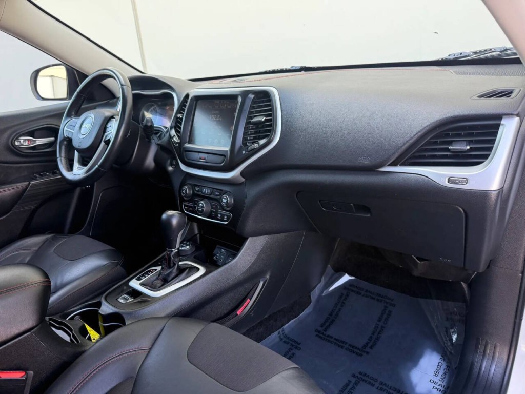 2015 Jeep Cherokee Image 17