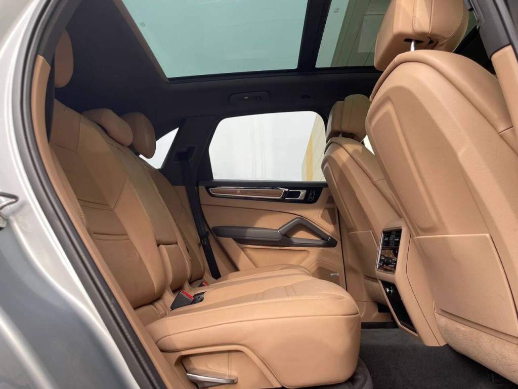 2021 Porsche Cayenne Image 16