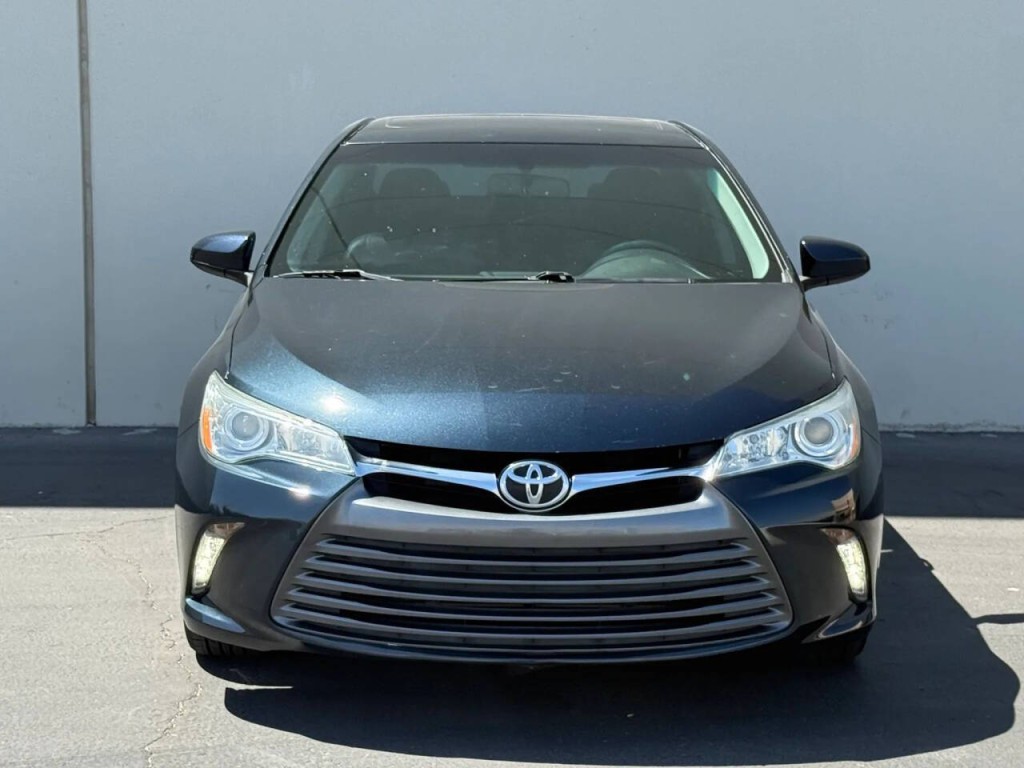 2015 Toyota Camry Image 2