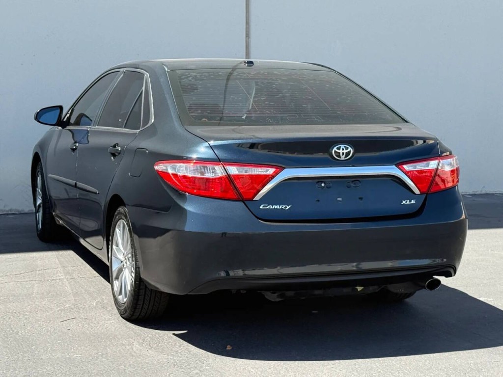 2015 Toyota Camry Image 8