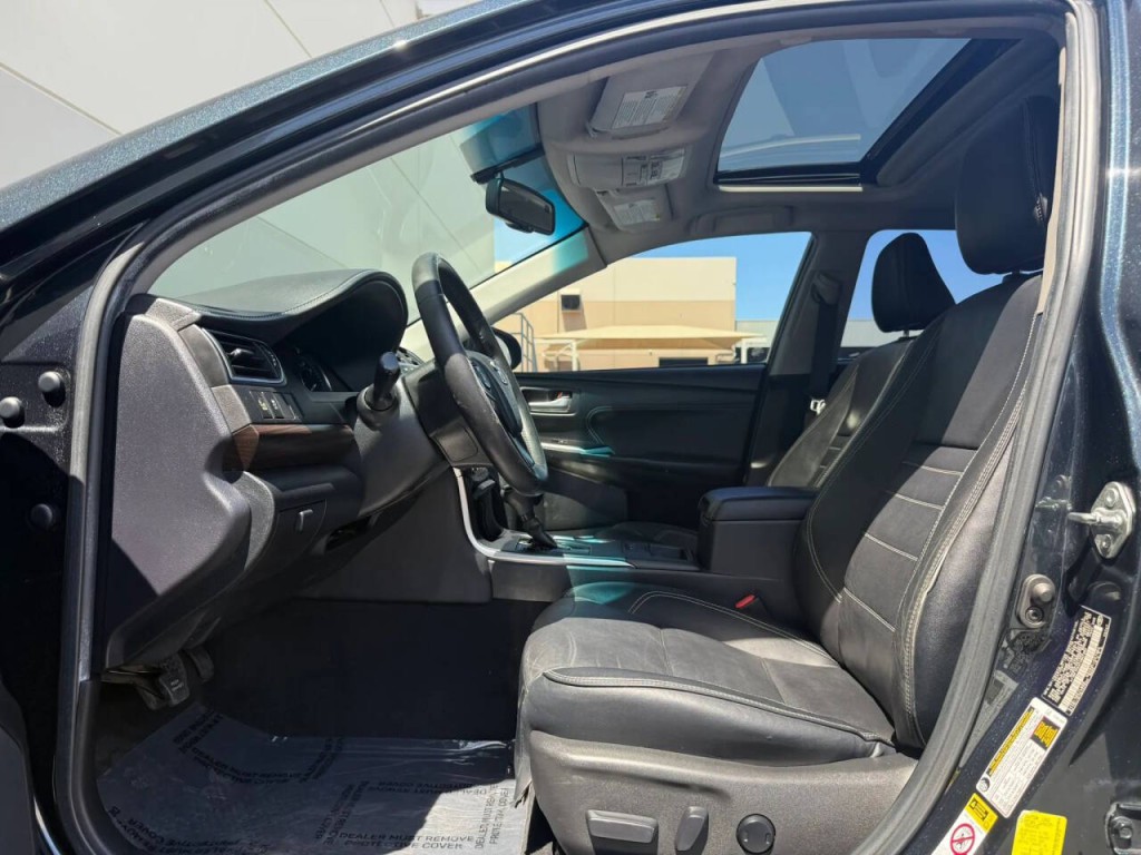 2015 Toyota Camry Image 9