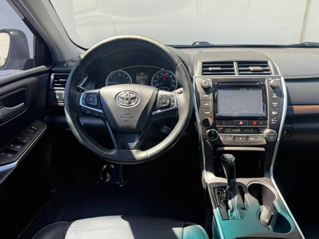 2015 Toyota Camry Image 12