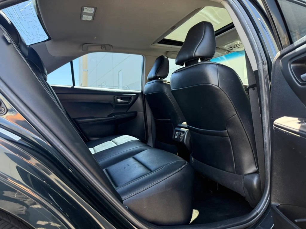 2015 Toyota Camry Image 16