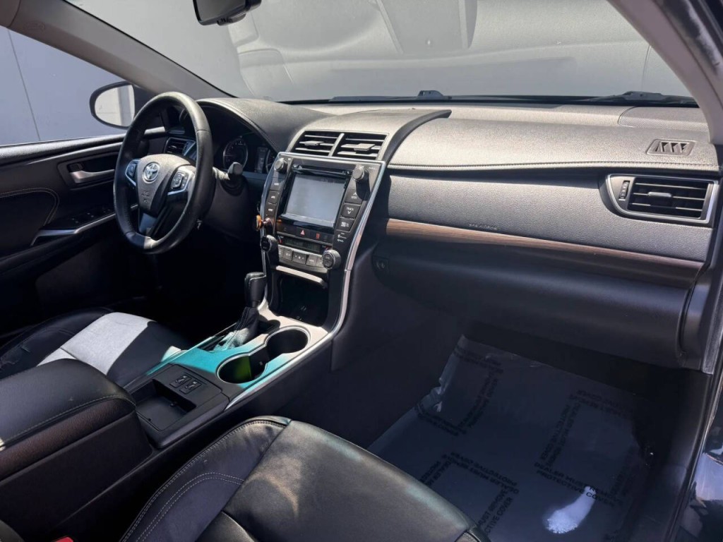 2015 Toyota Camry Image 19