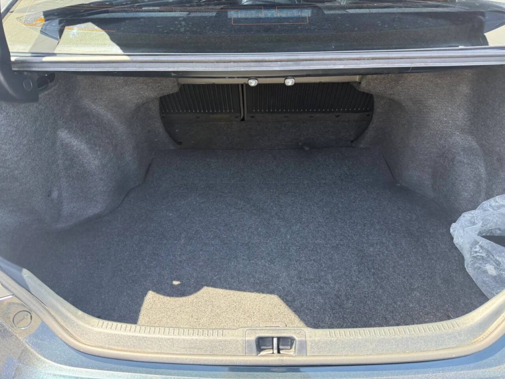 2015 Toyota Camry Image 21