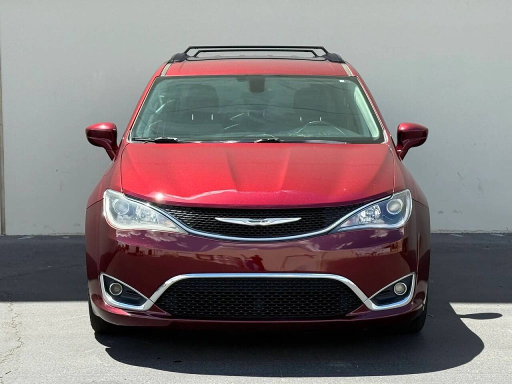 2017 Chrysler Pacifica Image 2
