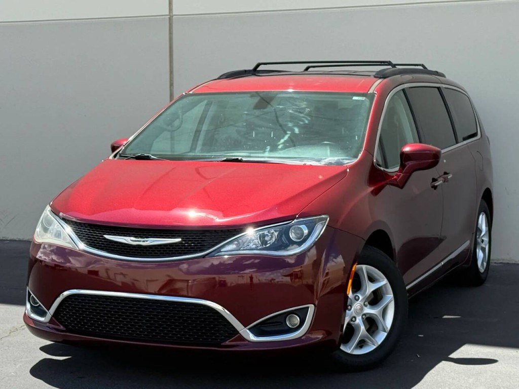 2017 Chrysler Pacifica Image 3