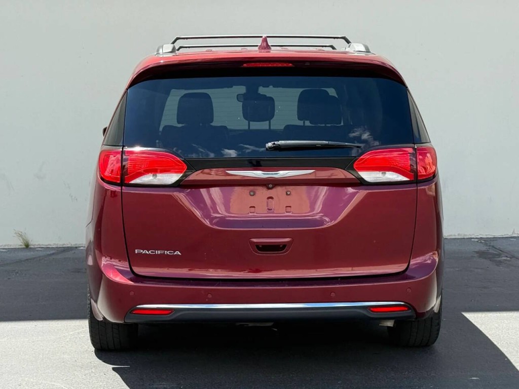 2017 Chrysler Pacifica Image 7