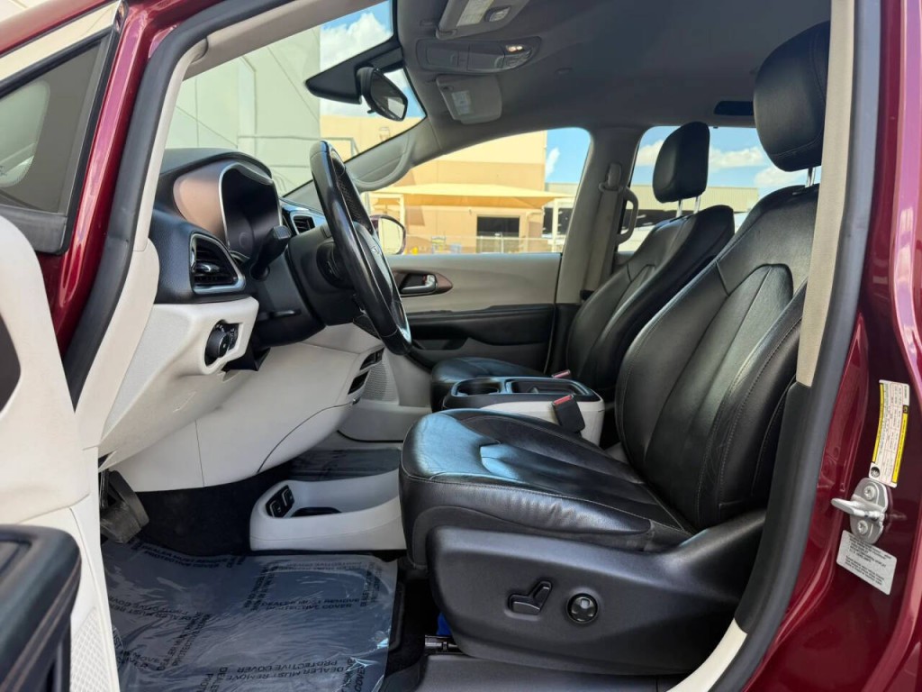 2017 Chrysler Pacifica Image 9