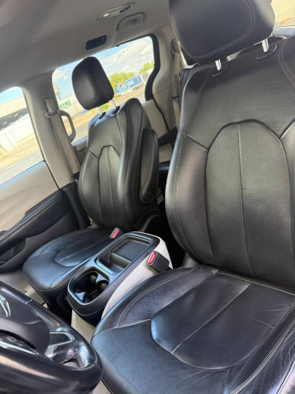 2017 Chrysler Pacifica Image 10