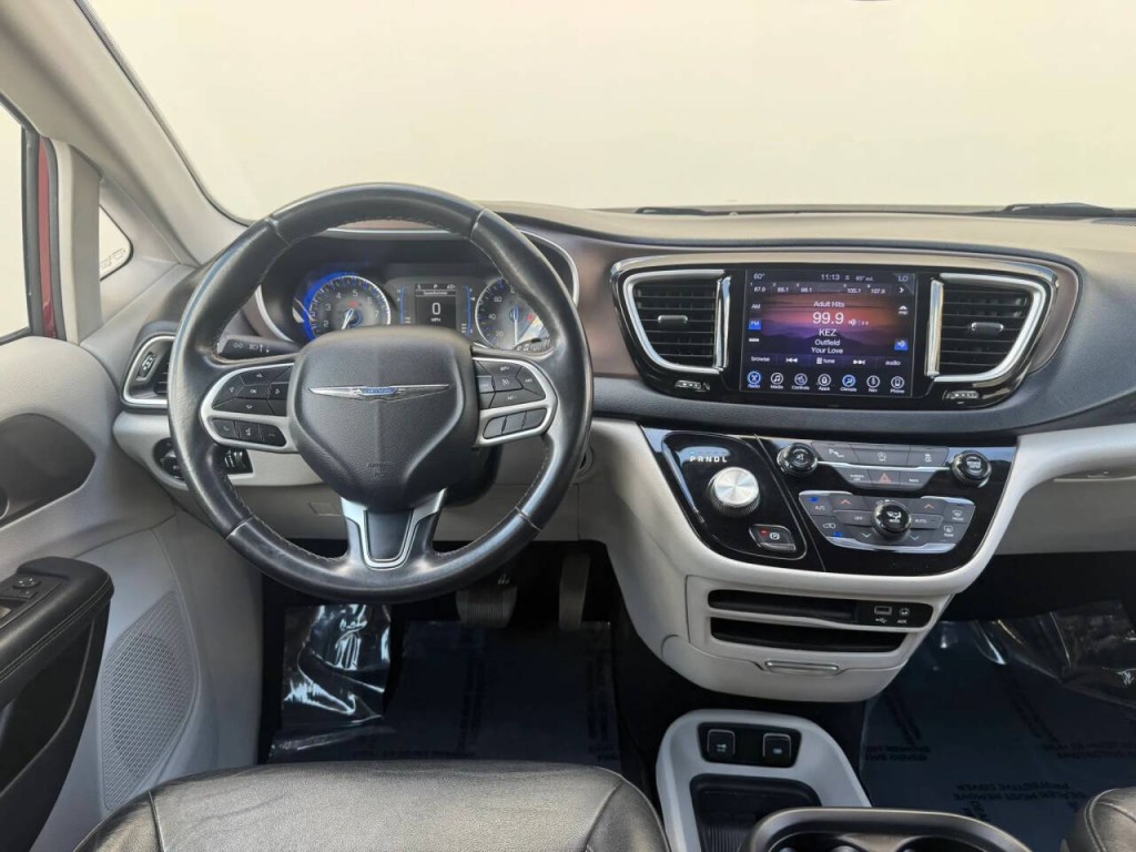 2017 Chrysler Pacifica Image 12