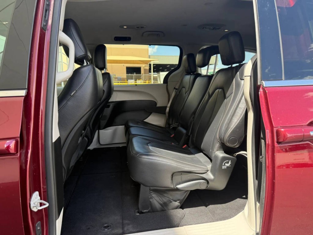 2017 Chrysler Pacifica Image 14