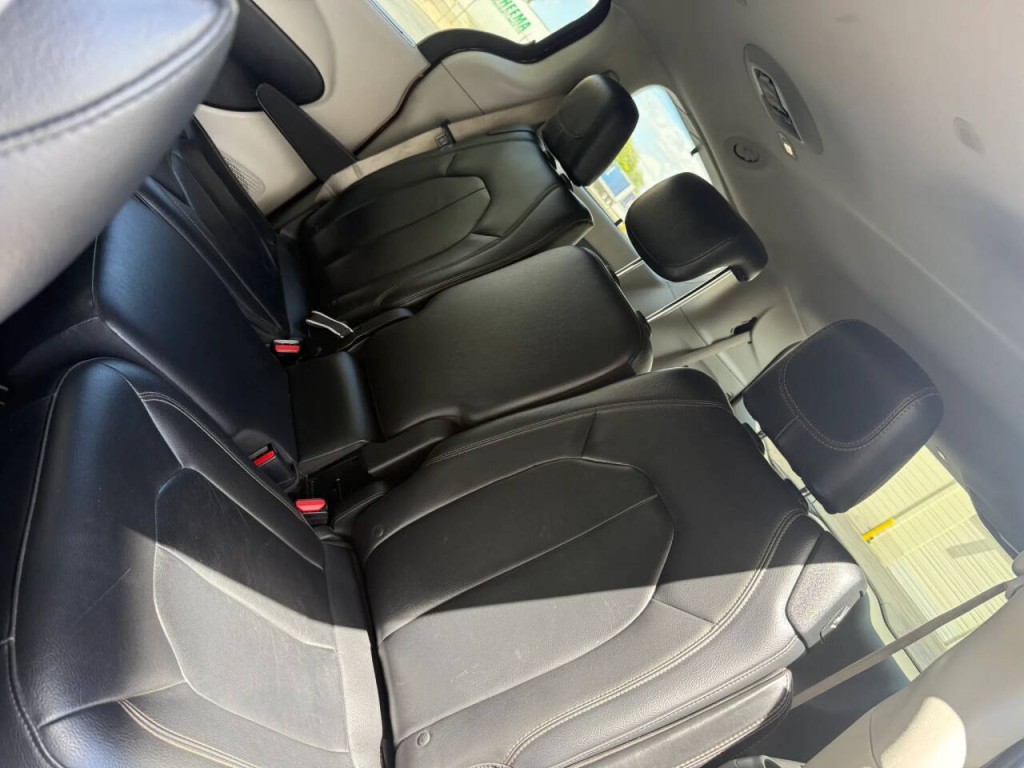 2017 Chrysler Pacifica Image 15