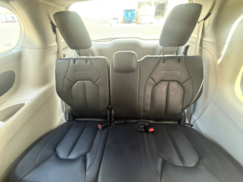 2017 Chrysler Pacifica Image 16