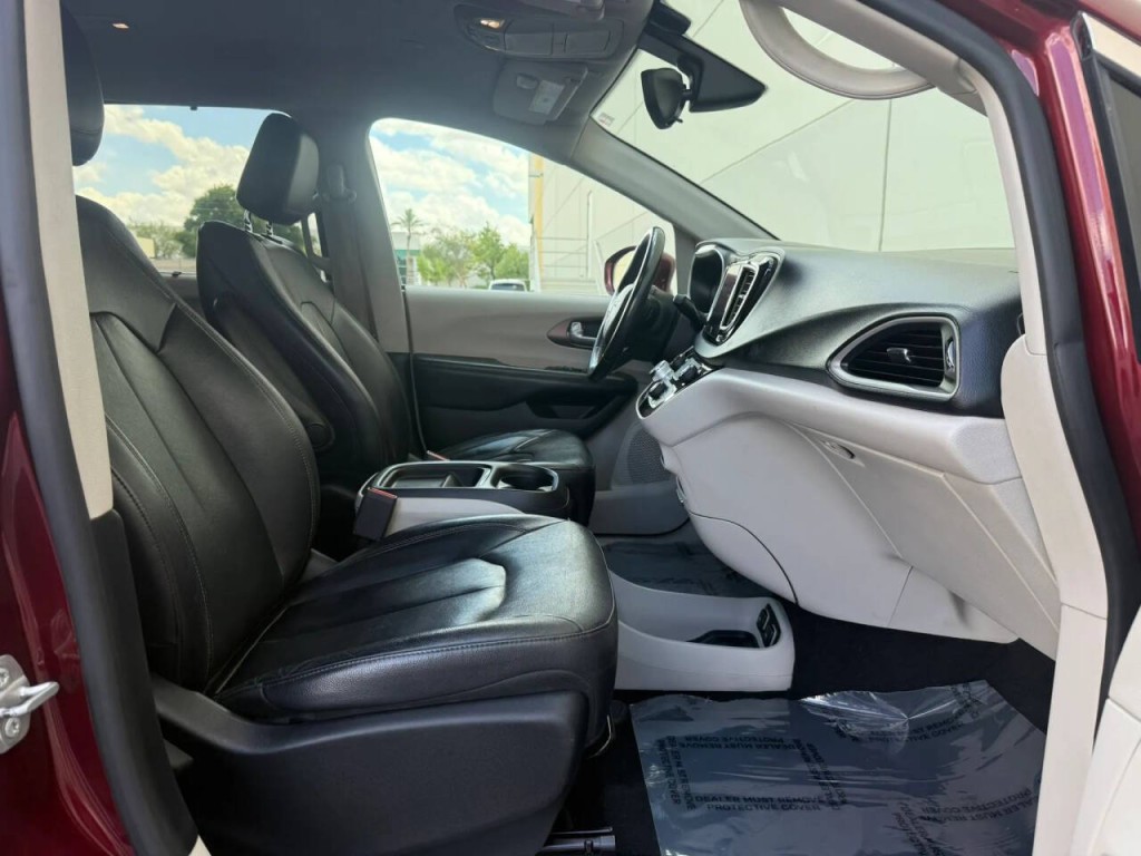 2017 Chrysler Pacifica Image 19